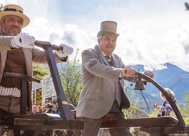 „Ciclisti d'altri tempi“ auf dem Fahr Rad! Tag in Naturns; Foto: Peter Santer/Gemeinde Naturns